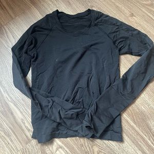 Lululemon black long sleeve swiftly
